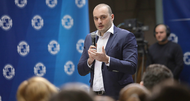 "ვიცი, რას ფიქრობთ, როცა ყვითელი ავტობუსი გაივლის, მერწმუნეთ მეც იგივეს ვფიქრობ"